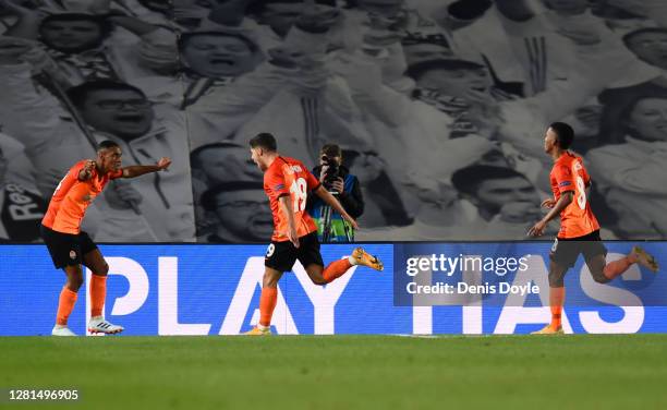 Manor Solomon of Shakhtar Donetsk celebrates with teammates after scoring his sides third goal during the UEFA Champions League Group B stage match...