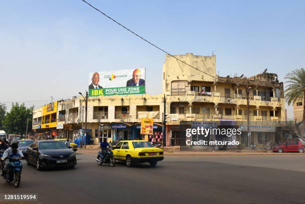 downtown traffic - mamadou konate and nation avenues, bamako, mali - mamadou konate stock pictures, royalty-free photos & images