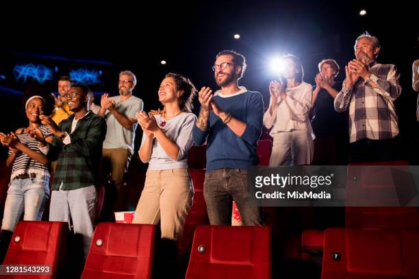audience applauding after the film reel - drama film imagens e fotografias de stock