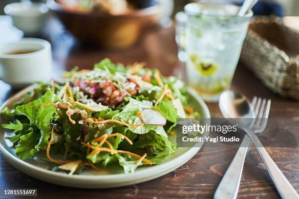 vegan cafe's taco rice - lunch stockfoto's en -beelden