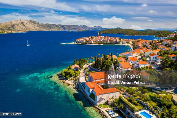 aerial view of korcula (korčula) town on korcula island, croatia - kroatien stock-fotos und bilder