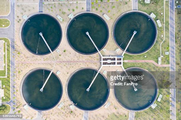 sewage treatment plant is working - pollution ville chine photos et images de collection