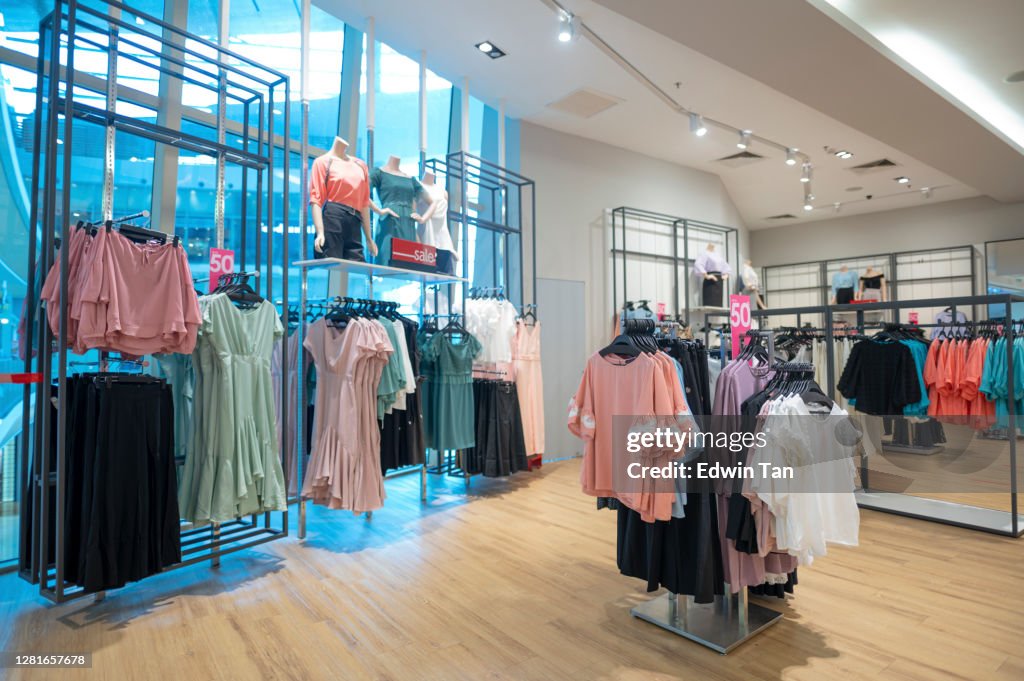 Bekleidungsgeschäft Einzelhandelsdisplay in Einkaufszentrum