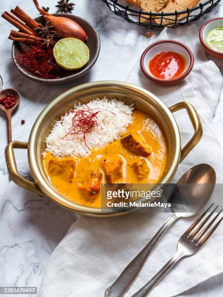 indisches essen huhn tikka masala - curry soup stock-fotos und bilder