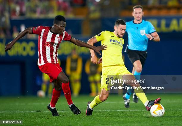 Moi Gomez of Villarreal competes for the ball with Isaac Cofie of Sivasspor during the UEFA Europa League Group I stage match between Villarreal CF...