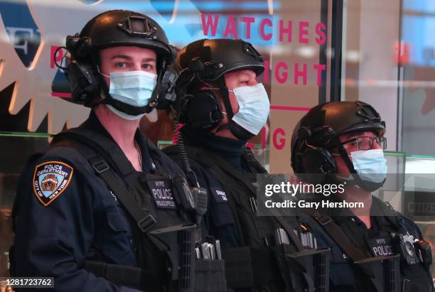Police Mask Colour In Police Protective Mask Photos and Premium High Res Pictures - Getty Images