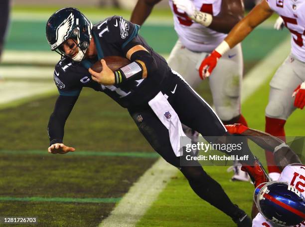 Carson Wentz of the Philadelphia Eagles scores a touchdown against Jabrill Peppers of the New York Giants during the first quarter at Lincoln...