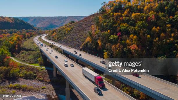 scenic aerial view of the high bridge at the pennsylvania turnpike lying between mountains in appalachian on a sunny day in fall. - estrada nacional imagens e fotografias de stock