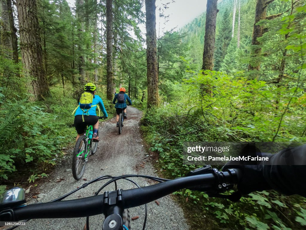 POV, Mountainbike Familj Ridning på Forest Trail