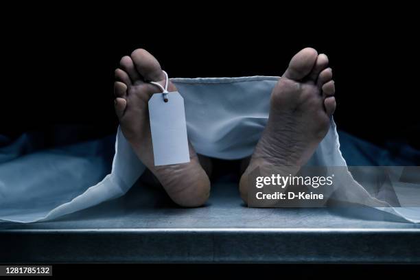víctima de covid-19 - cadaver fotografías e imágenes de stock