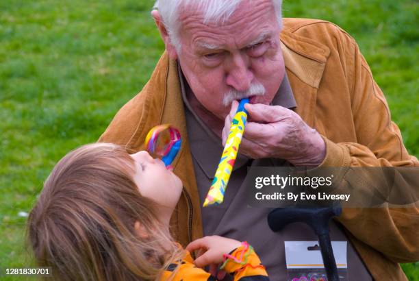 grandfather & granddaughter playing - nonni bastone foto e immagini stock