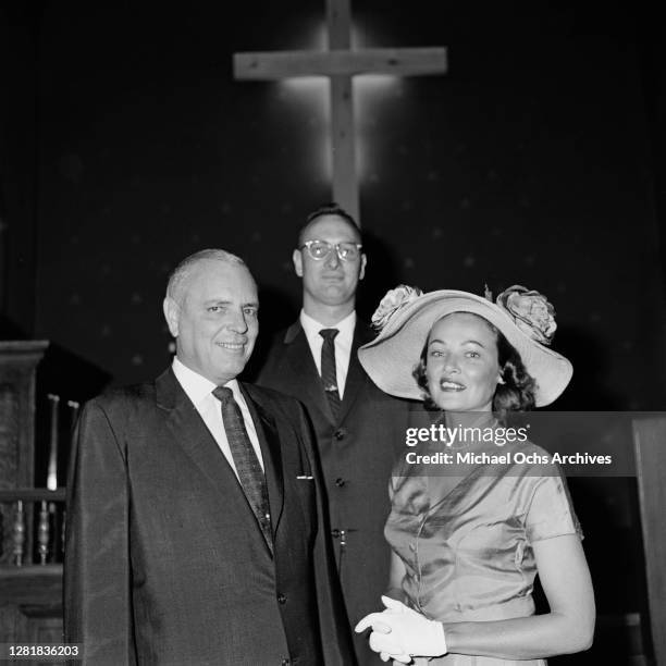 American actress Gene Tierney marries Texas oil baron W Howard Lee at the Aspen Community Church in Aspen, Colorado, 11th July 1960. Behind them is...