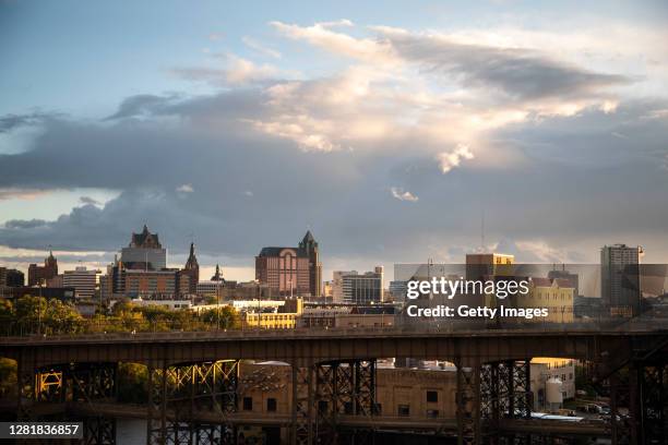 downtown view, evening, milwaukee, wi - milwaukee wisconsin stock pictures, royalty-free photos & images