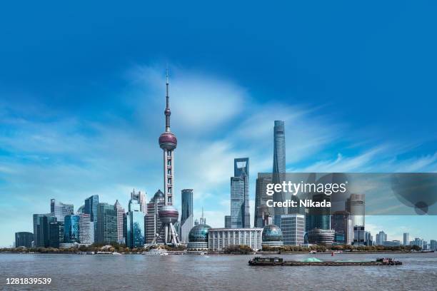 skyline di shanghai, cina - shangai foto e immagini stock