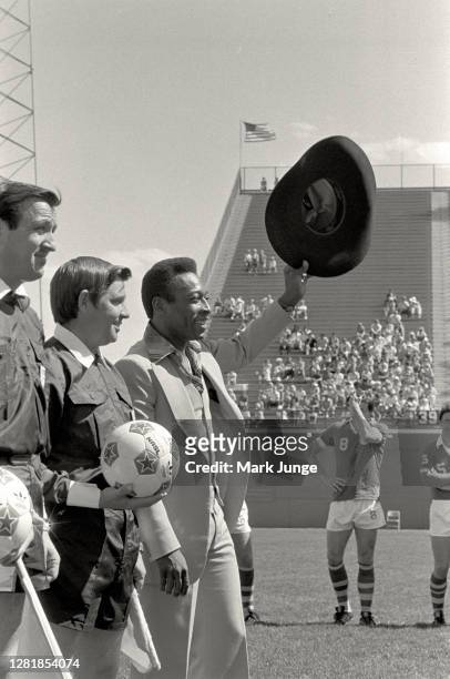 Former standout player Pele waves his hat at the fans while being feted during a soccer game between the Colorado Caribous and the New York Cosmos of...