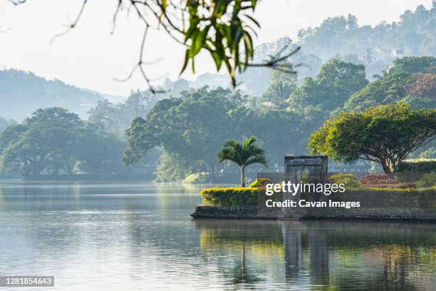 island in the middle of lake in kandy / sri lanka - kandy kandy district sri lanka fotografías e imágenes de stock