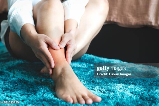 women leg ankle injury/painful, women touch the pain ankle leg - ankle stock-fotos und bilder