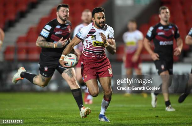 Bevan French of Wigan runs in to score his 3rd try during the Betfred Super League match between Wigan Warriors and Salford Red Devils at Totally...
