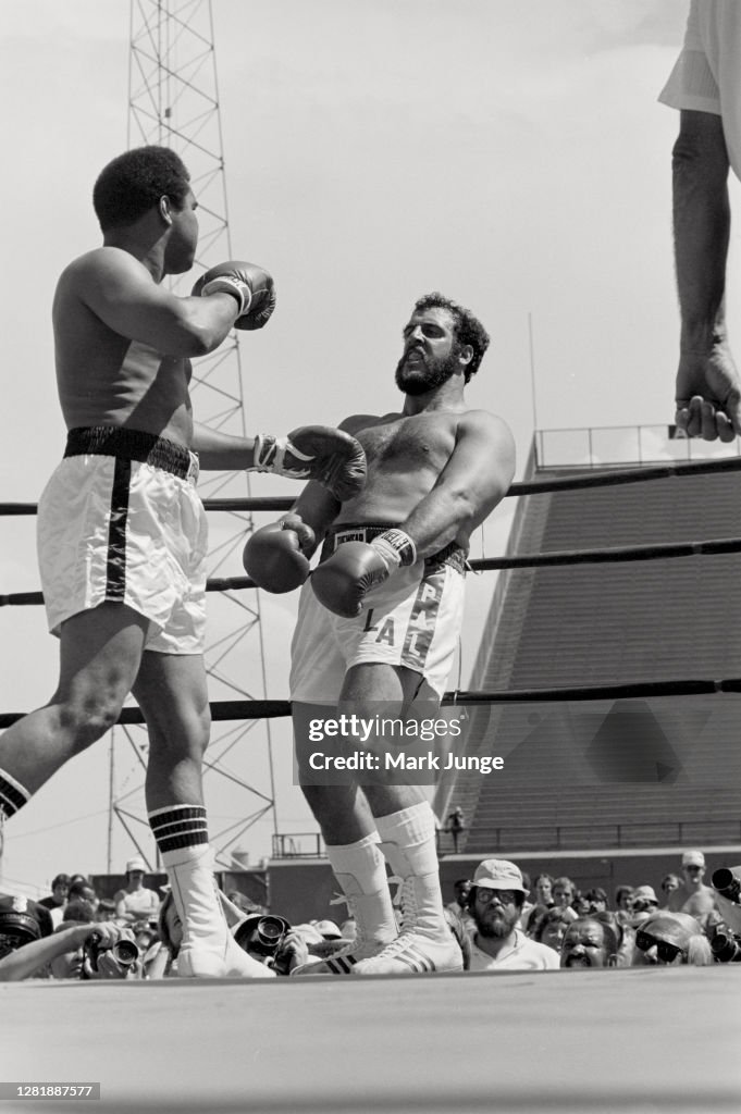 Muhammad Ali-Lyle Alzado Fight