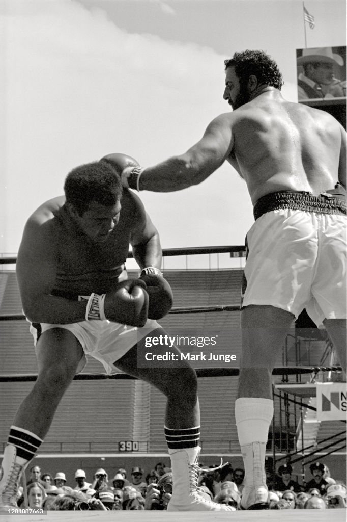 Muhammad Ali-Lyle Alzado Fight