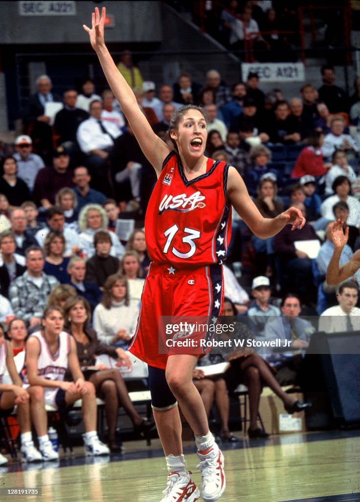 Rebecca Lobo Calls For The Ball