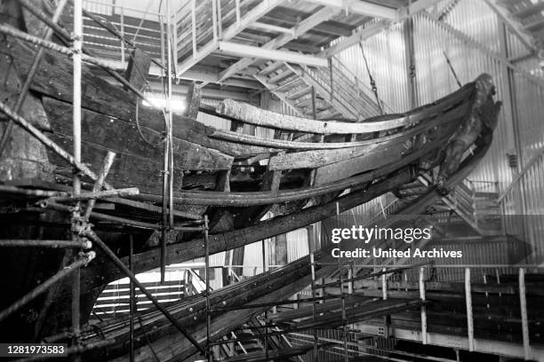 The Wreckage of the ship Vasa in the exhibition hall of the time on Beckholmen, view of the bow, 1969.