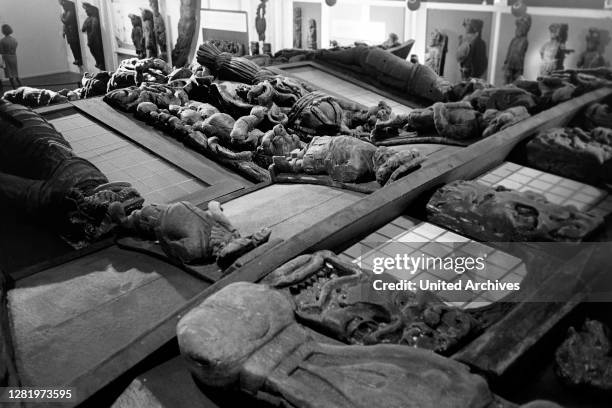 The Wreckage of the ship Vasa in the exhibition hall of the time on Beckholmen, carved wooden figures from the vessel's stern, 1969.