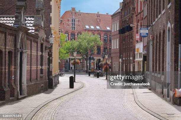 street with cobblestone and historical brick buildings in venlo - limburg netherlands stock pictures, royalty-free photos & images