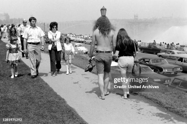 Canadian Side to the Niagara Falls with view on the American Falls, around 1967.