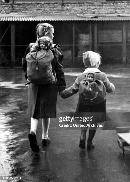 Germany - Children on the way to the plane, Berlin 1945. Airlift.