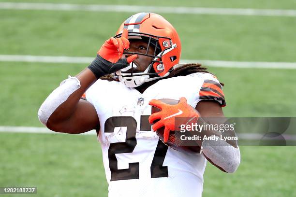 Kareem Hunt of the Cleveland Browns scores an eight-yard touchdown reception against the Cincinnati Bengals during the second half at Paul Brown...