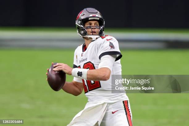 Tom Brady of the Tampa Bay Buccaneers throws a pass in the second quarter against the Las Vegas Raiders at Allegiant Stadium on October 25, 2020 in...