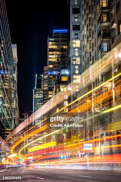 montreal downtown 's nachts. - montreal city stockfoto's en -beelden