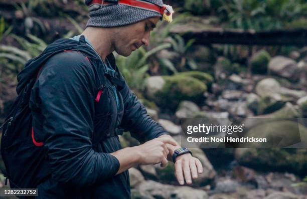 trail runner monitoring health data during workout - exercise watch stock pictures, royalty-free photos & images