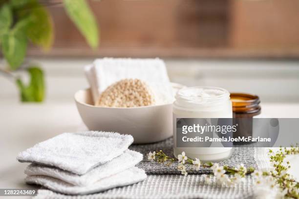 handmade, re-useable makeup remover cloths, creams in recyclable containers - body care and beauty stock pictures, royalty-free photos & images