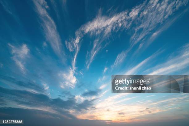 sky at sunset - 巻雲 ストックフォトと画像