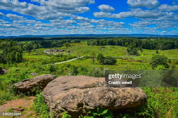 view of devil's den from  little round top - gettysburg national military park pa - gettysburg stock pictures, royalty-free photos & images