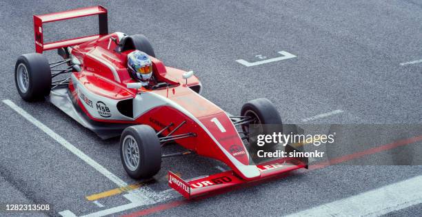 driver driving at starting line - car racing start stock pictures, royalty-free photos & images