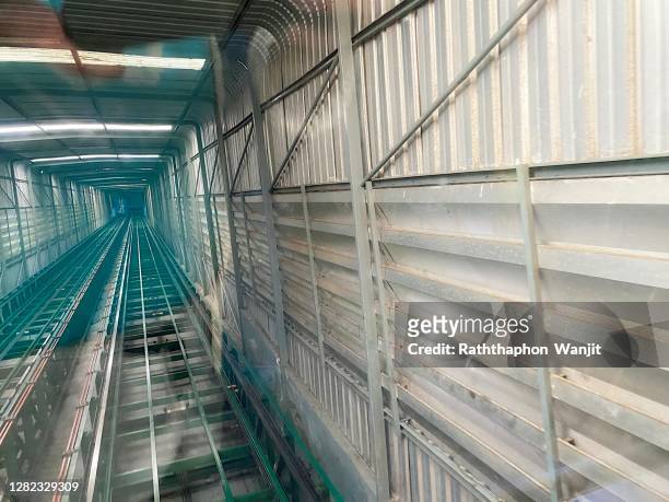 internal structure of the elevator channel - elevator bridge - fotografias e filmes do acervo
