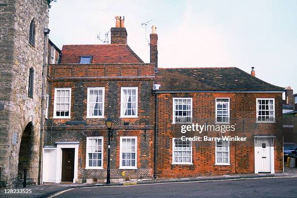 historic brick residences and city walls, southampton, uk - hampshire stockfoto's en -beelden
