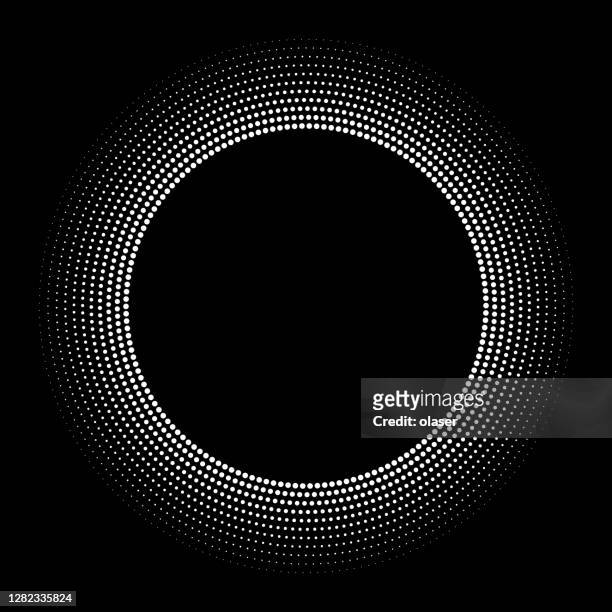 illustrazioni stock, clip art, cartoni animati e icone di tendenza di punti orbitali fini in cerchi concentrici, sfumatura di dimensione radiale verso il punto dal ridimensionamento - cerchio