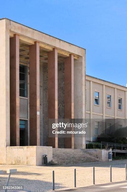 'faculdade de direito', de rechtenschool van de universiteit van lissabon, portugal - direito stockfoto's en -beelden