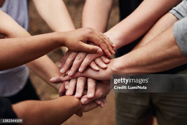 solidariteit is de kern van de mensheid - oath stockfoto's en -beelden