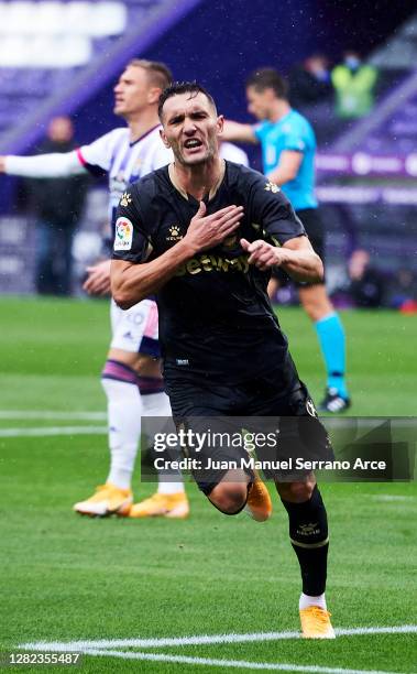 Lucas Perez of Deportivo Alaves celebrates a canceled goal during the La Liga Santander match between Real Valladolid CF and Deportivo Alavés at...