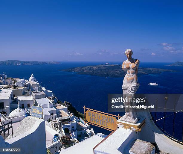 statue of aphrodite, santorini, greece - afrodita-diosa-griega fotografías e imágenes de stock