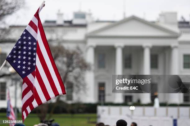 manifestantes anti-guerra na casa branca - white house exterior - fotografias e filmes do acervo