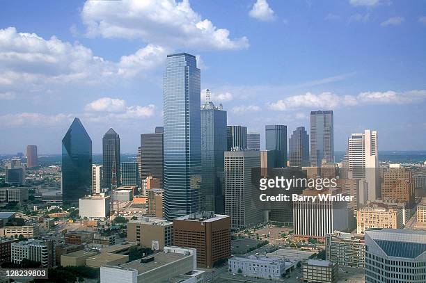 631 City Of Dallas Skyline Photos and Premium High Res Pictures - Getty  Images