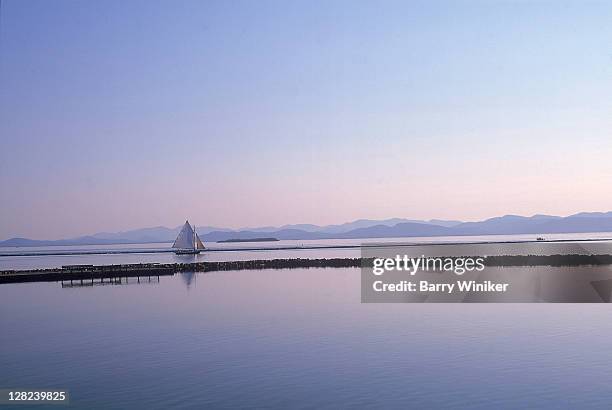 waterfront on lake champlain, burlington, vt - burlington vermont fotografías e imágenes de stock