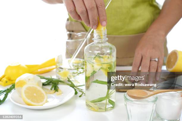 homemade cleaner's natural ingredients - vinagre imagens e fotografias de stock