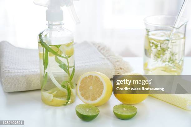 natural homemade cleaner supplies - vinegar stockfoto's en -beelden